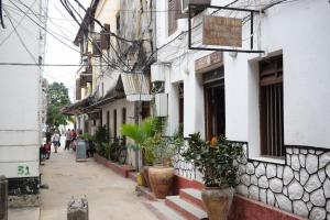 Karibu Inn